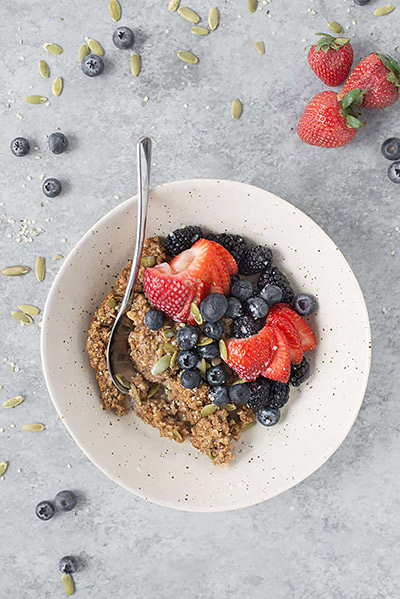 A bowl of healthy oatmeal with strawberries, blueberries, and blackberries